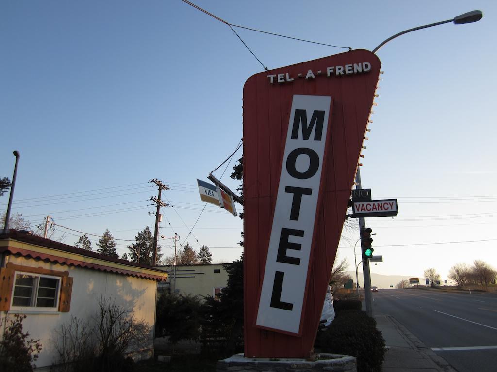 Tel-A-Friend Motel Vernon Esterno foto